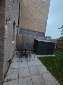 Luxurious 3 Bed & 3 Bath Hatfield House with Balcony View & Terrace Garden - Image 4
