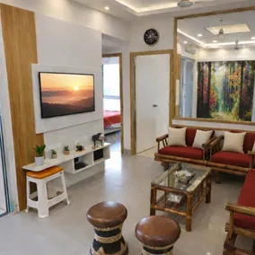 Elegant Stay by the Ganges - Image 2