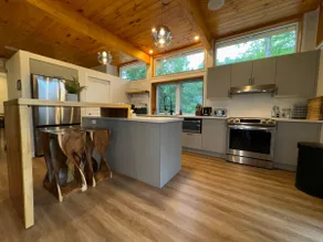 Luxurious lakeside chalet - Image 3