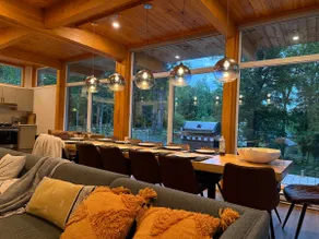 Luxurious lakeside chalet - Image 2