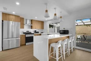 Modern Comfort in the Heart of Ontario - Image 3