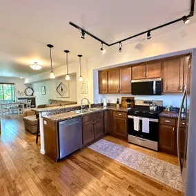 2BR/2BA Retreat Near Sun Valley · Pool & Hot Tub - Image 4