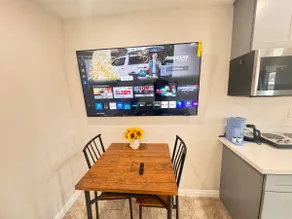 450 sq with private kitchen bathroom and parking - Image 3