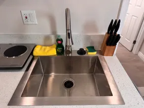 450 sq with private kitchen bathroom and parking - Image 4