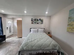 450 sq with private kitchen bathroom and parking - Image 2