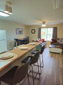 Maroon Magnolia - Close to campus sleeps 6 - Image 3