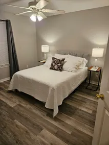 Maroon Magnolia - Close to campus sleeps 6 - Image 3