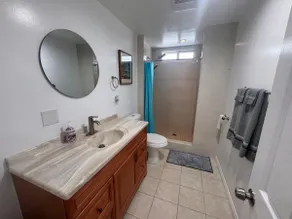Private room with bathroom and parking C22 - Image 5