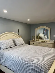 Cozy unit near airport with free parking in Ottawa - Image 2