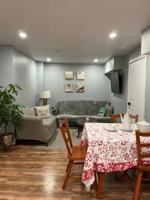 Cozy unit near airport with free parking in Ottawa - Image 3