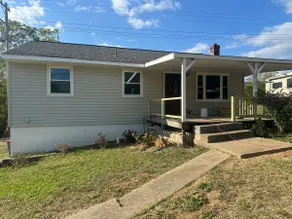 Modern Renovated Home • 10 Min to Penn State - Image 3