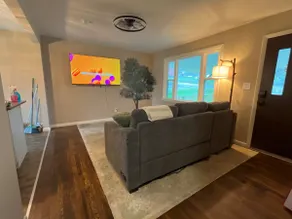 Modern Renovated Home • 10 Min to Penn State - Image 5