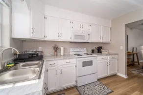 Cozy Southern with a touch of modern Charm. - Image 4