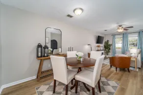 Cozy Southern with a touch of modern Charm. - Image 3