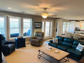Bay River Retreat - Image 3