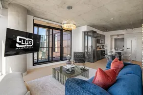 SoHo Signature Lounge | Skyline & Mountain Views - Image 4