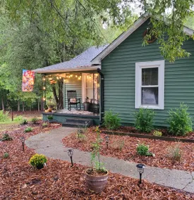 Hallmark House in a Quaint Hallmark Town! - Image 2