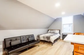 Minimalist Studio - Image 3