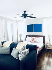 Chic & Classy Centrally Located Montrose Apartment - Image 2