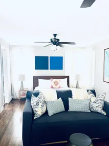 Chic & Classy Centrally Located Montrose Apartment - Image 4