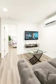 Private Clean Suite Getaway |Work & Relax in Style - Image 2