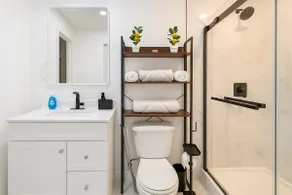 Private Clean Suite Getaway |Work & Relax in Style - Image 3