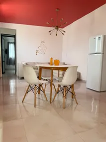 Elegant and centrally-located apartment - Image 4