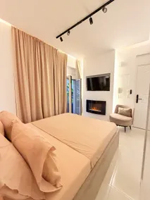 Elysian Hot Tub Suite Piraeus - Image 3