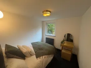 You couldn't get more central. One Bed. - Image 2