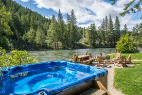 Riverside Log home, River Rock fireplace & hot tub - Image 3