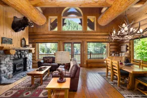 Riverside Log home, River Rock fireplace & hot tub - Image 4