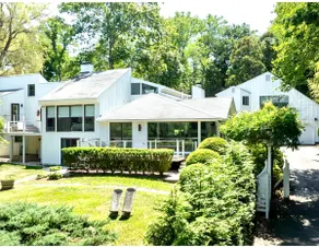 Sag Harbor Waterside Oasis w lush gardens and pool - Image 3