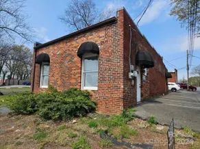 Cozy Downtown Lincolnton Getaway - Image 4
