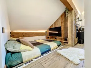 Modern 2BR Apt with Mountain Views & Private Parking - Image 4