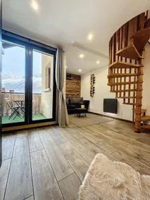 Modern 2BR Apt with Mountain Views & Private Parking - Image 2