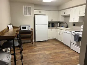 Convenient & Cozy Condo on 400 - Image 4