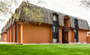 Convenient & Cozy Condo on 400 - Image 3
