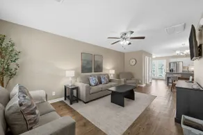 Modern Midtown Retreat - Image 4