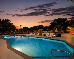 Lake Travis Cabin Family Fun Resort Pool & Hot Tub - Image 2