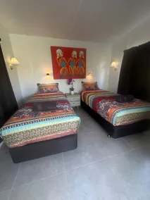 Ruby Red ECO Bush Cottage-Heated Pool, Sauna, Yoga - Image 4