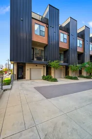 3-StoryTownhome|PrivateParking| 2-Balcony|Gameroom - Image 2