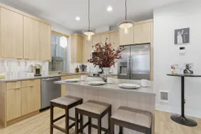 Black Chicago Gallery Solar 2BR Woodlawn Apartment - Image 3