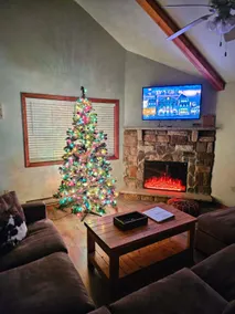 Poconos! Hot Tub, 4BR Loft, Near Attractions - Image 2