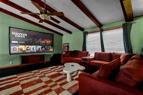 LakefrontEscape·Kayaks·Dock·HotTub·Retro·Sleeps10 - Image 3