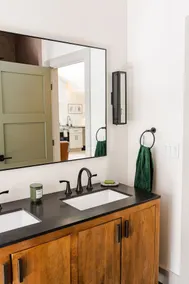 New Designer Boutique Apartment Near Hot Springs - Image 3