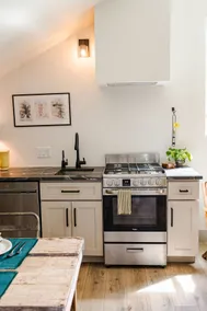 New Designer Boutique Apartment Near Hot Springs - Image 5