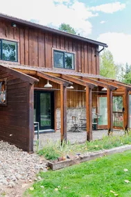 New Designer Boutique Apartment Near Hot Springs - Image 2