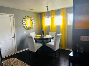 Fabulous large end unit townhouse. Clean, Cozy. - Image 3
