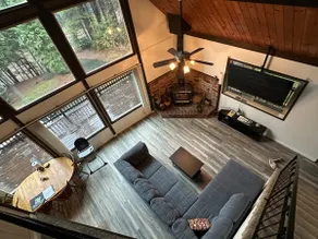 The Cozy Triangle | Large Windows & Nice Views - Image 3