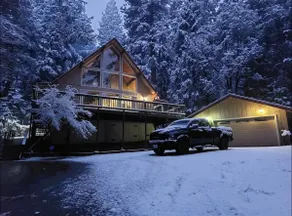 The Cozy Triangle | Large Windows & Nice Views - Image 5